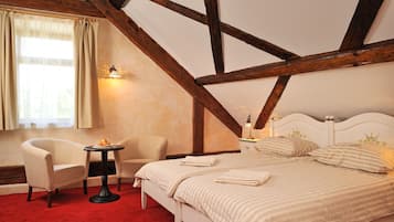 Klassieke tweepersoonskamer | Een minibar, individueel gedecoreerd, individueel gemeubileerd