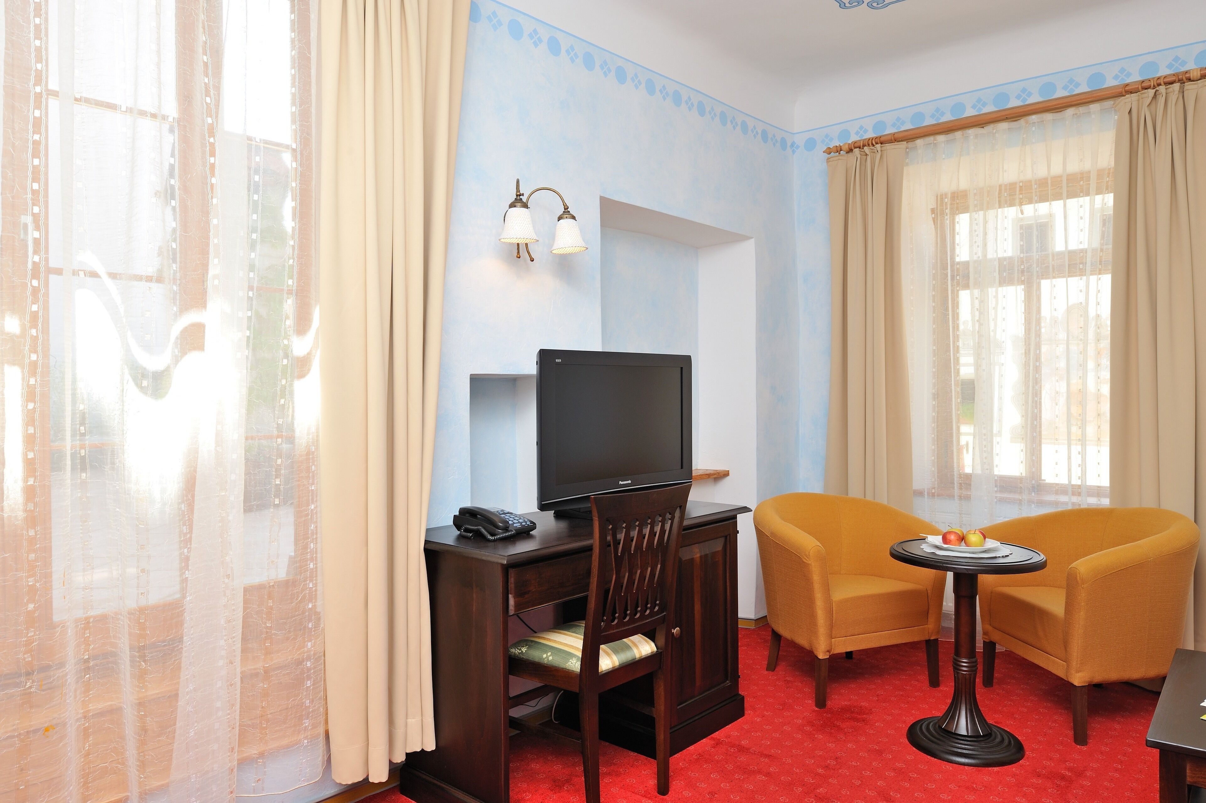 deluxe double room | minibar, individually decorated, individually furnished
