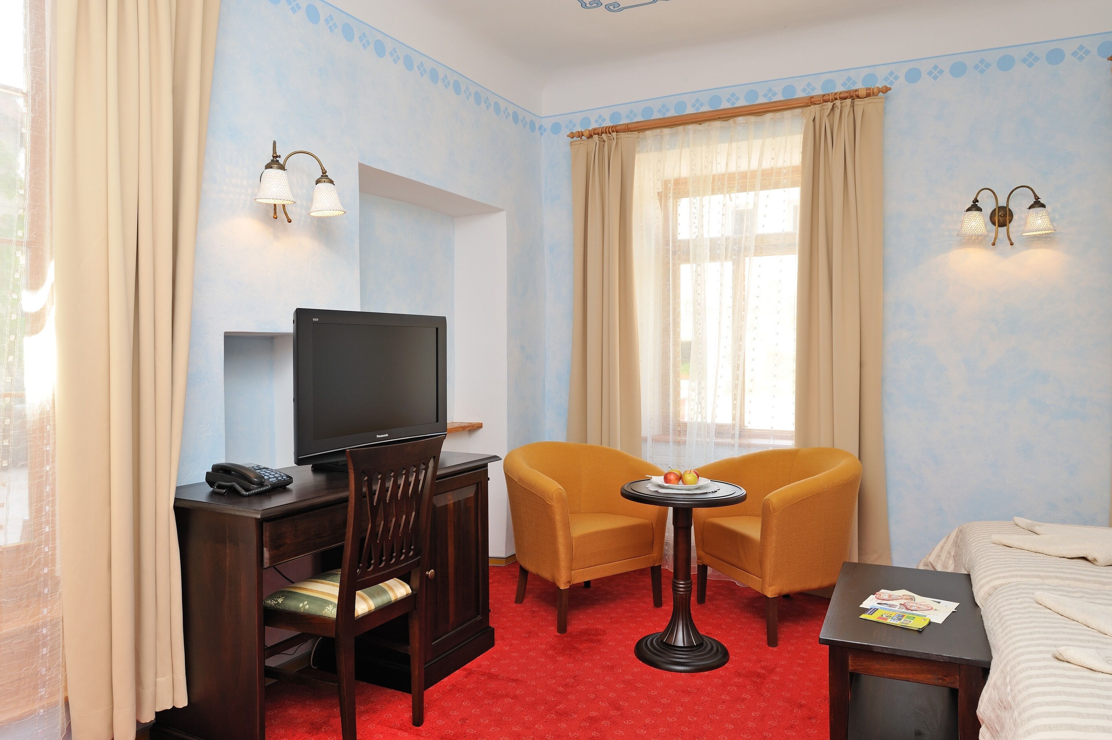 deluxe double room | minibar, individually decorated, individually furnished