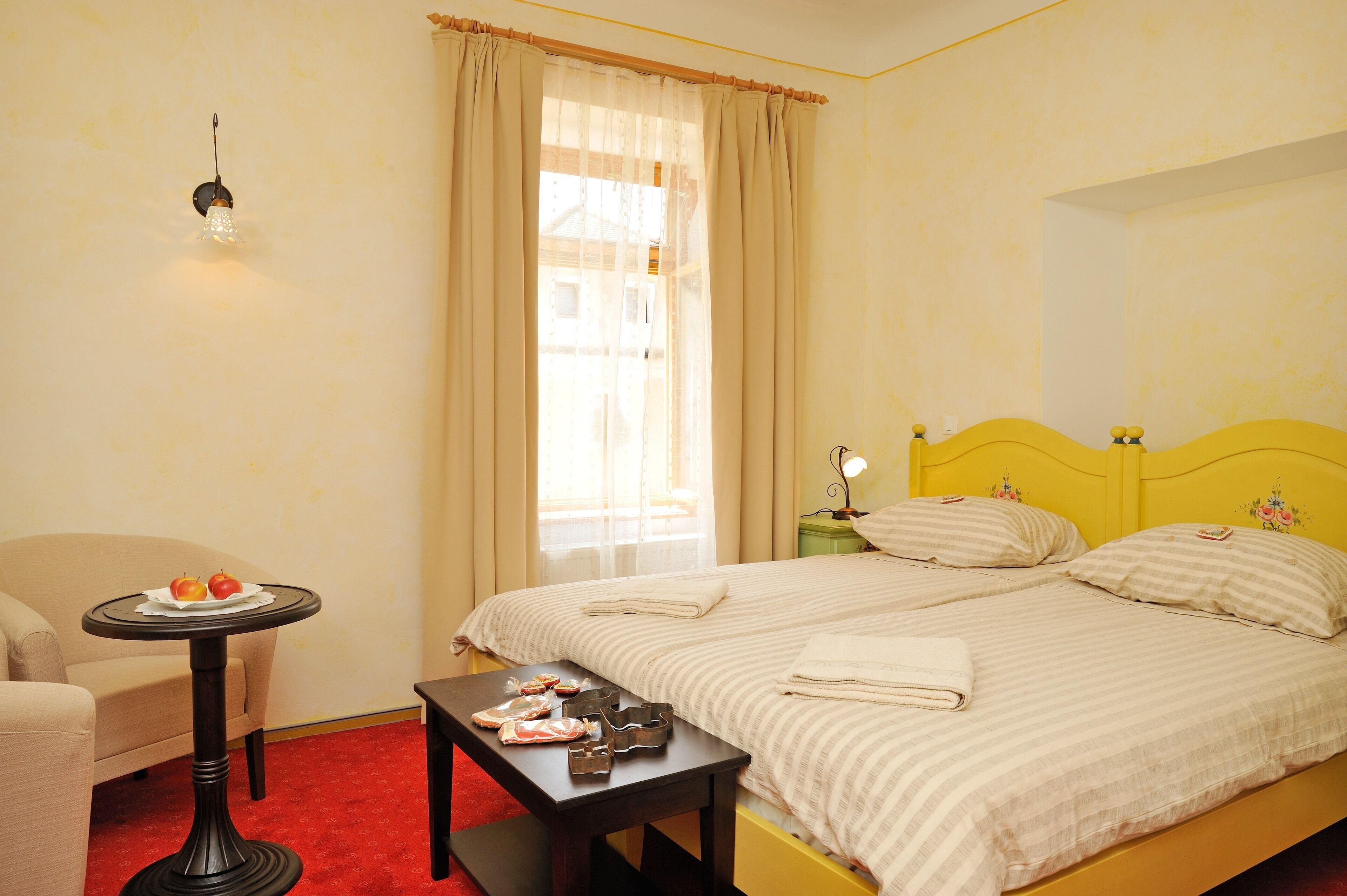 classic double room | minibar, individually decorated, individually furnished