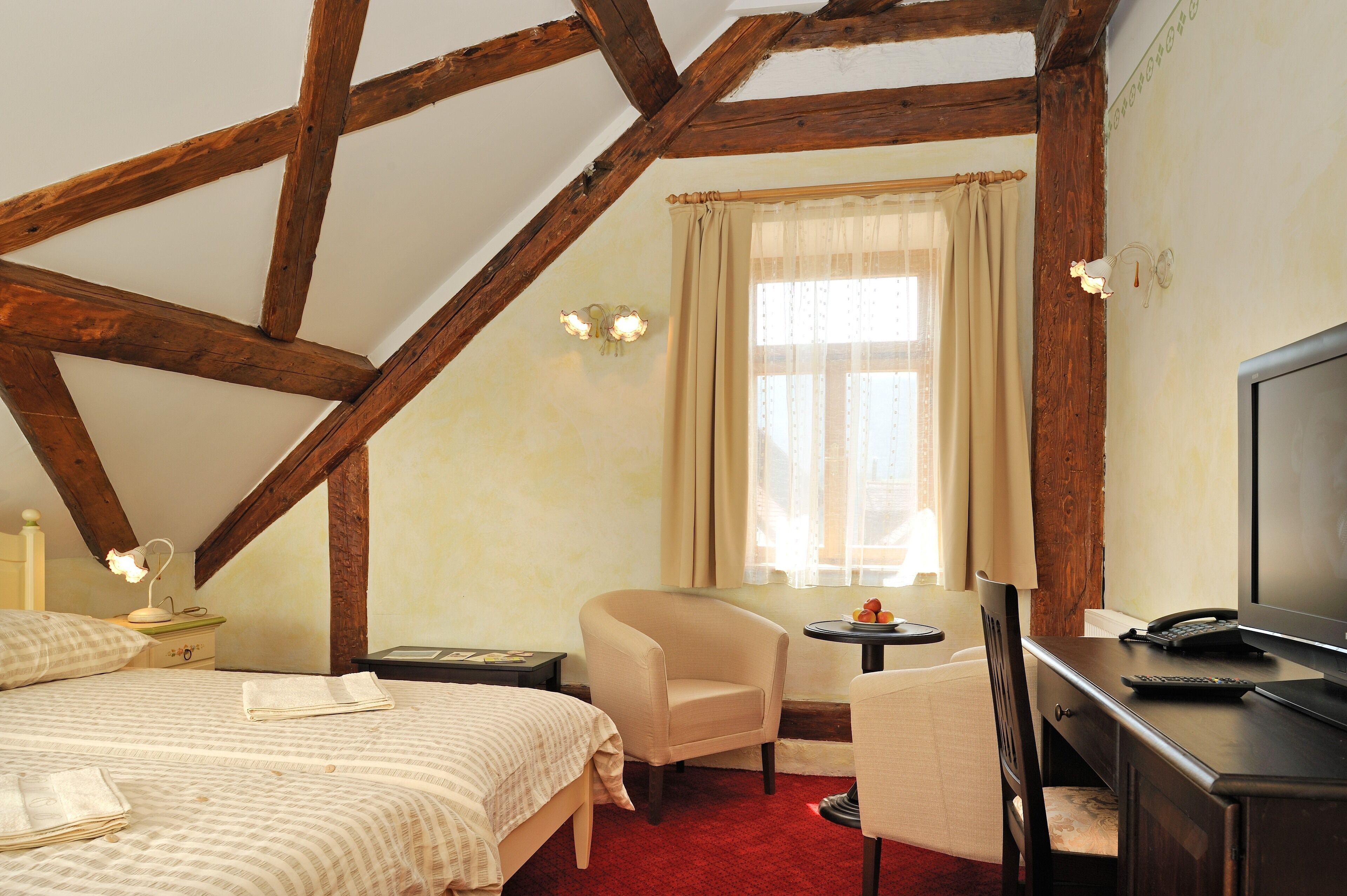 classic double room | minibar, individually decorated, individually furnished