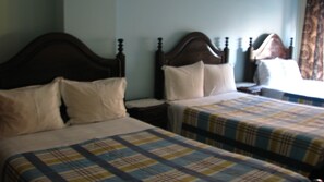 Family Room | Desk, cots/infant beds, free WiFi - Residencial Porto Novo (Porto)