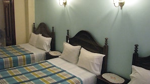 Desk, cots/infant beds, free WiFi - Residencial Porto Novo (Porto)