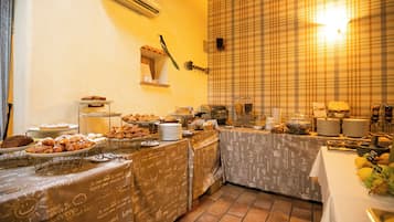Se ofrece un desayuno bufé (10 EUR por persona)