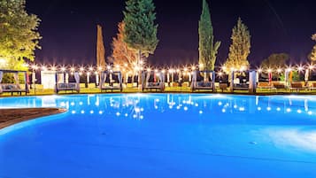 Außenpool, Infinity-Pool, Liegestühle