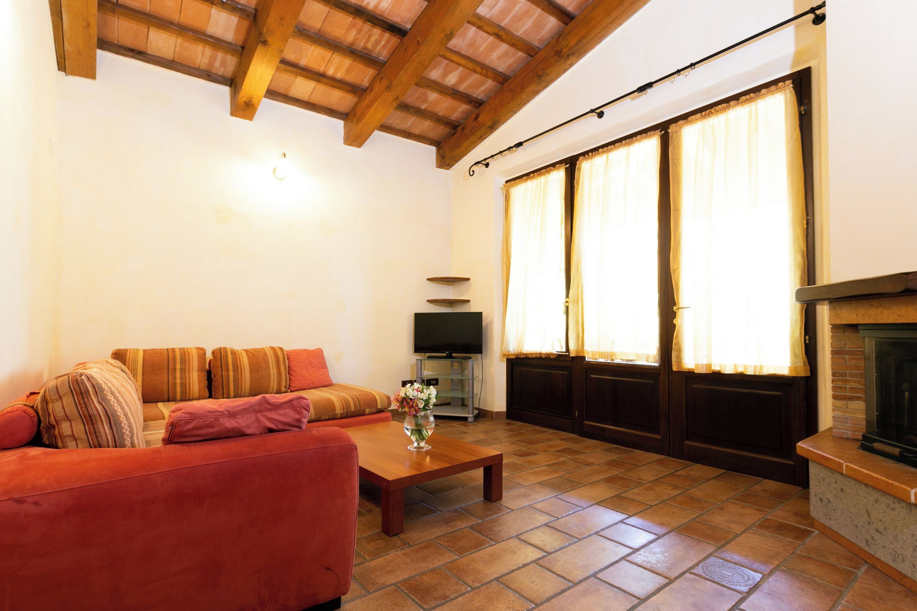 superior apartment, 1 bedroom, non smoking | living area | 32-inch lcd tv with digital channels