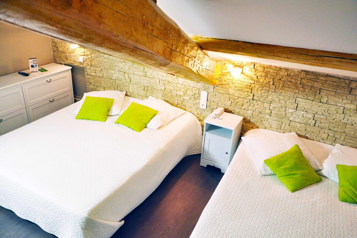 E Family Room (2 double beds) | Tallelokero huoneessa, äänieristys, vauvansängyt, ilmainen Wi-Fi