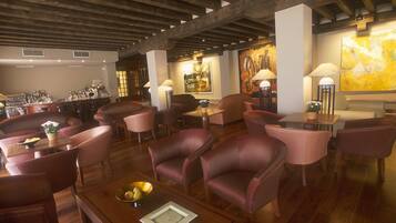 2 bars/lounges, poolside bar