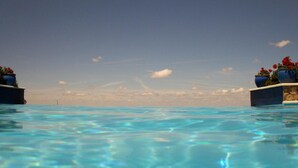 室外游泳池