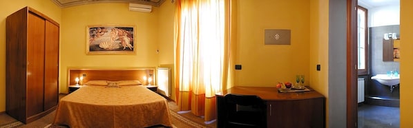 Italienische Bettbezüge von Frette, Minibar, Zimmersafe, Schreibtisch
