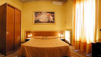 Camera doppia | Lenzuola Frette, minibar, una cassaforte in camera, una scrivania