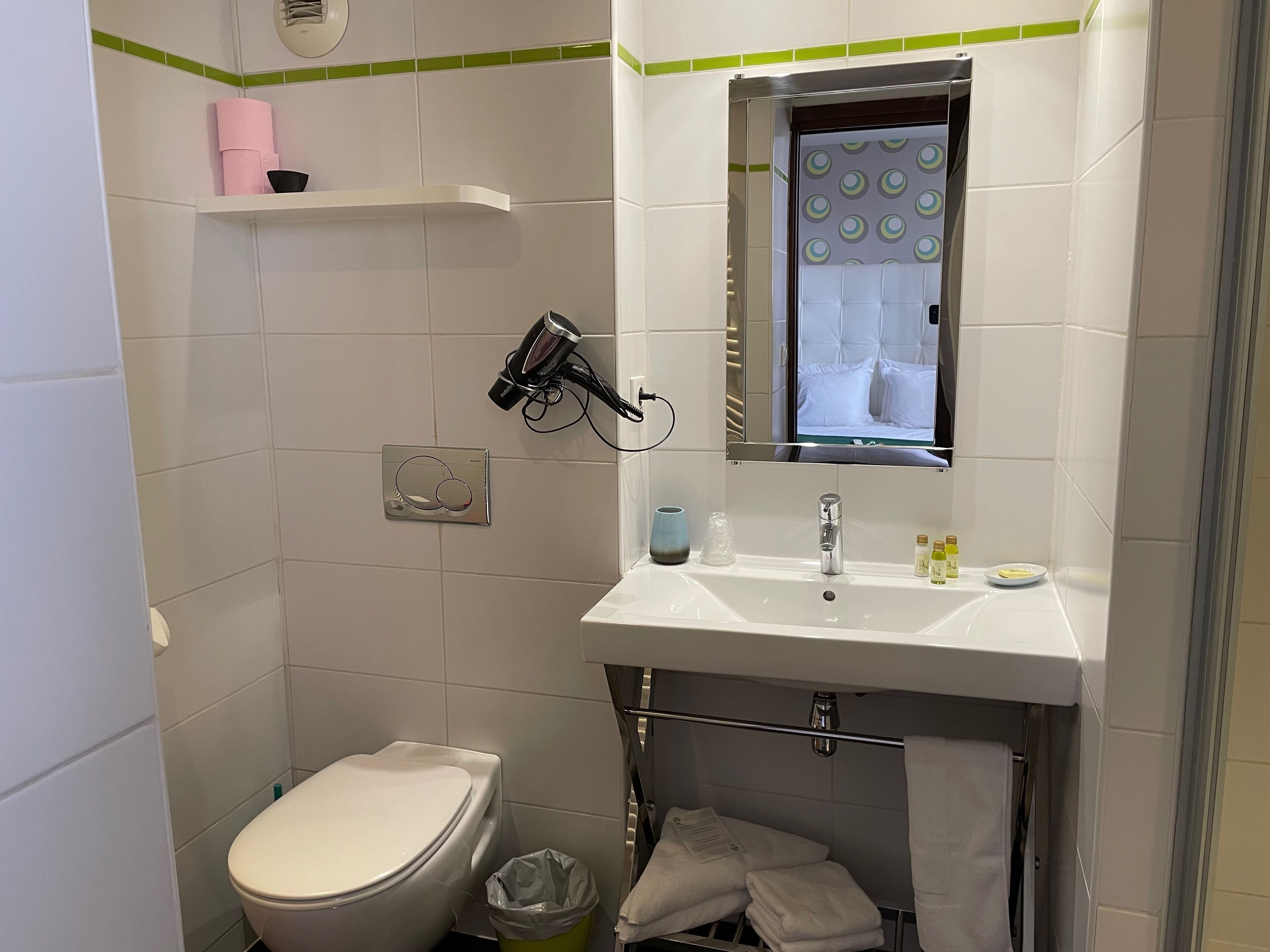 comfort double room | bathroom | shower, free toiletries, hair dryer, towels
