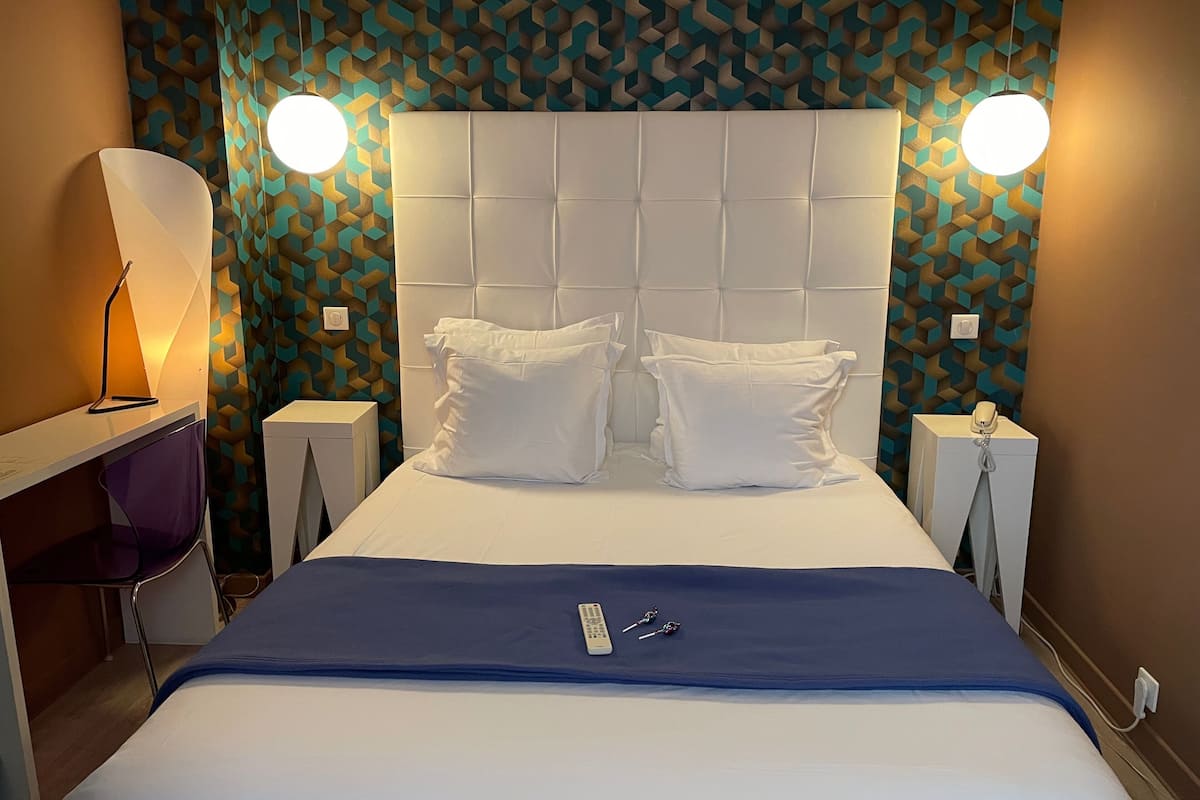 standard double room | premium bedding, select comfort beds, in-room safe