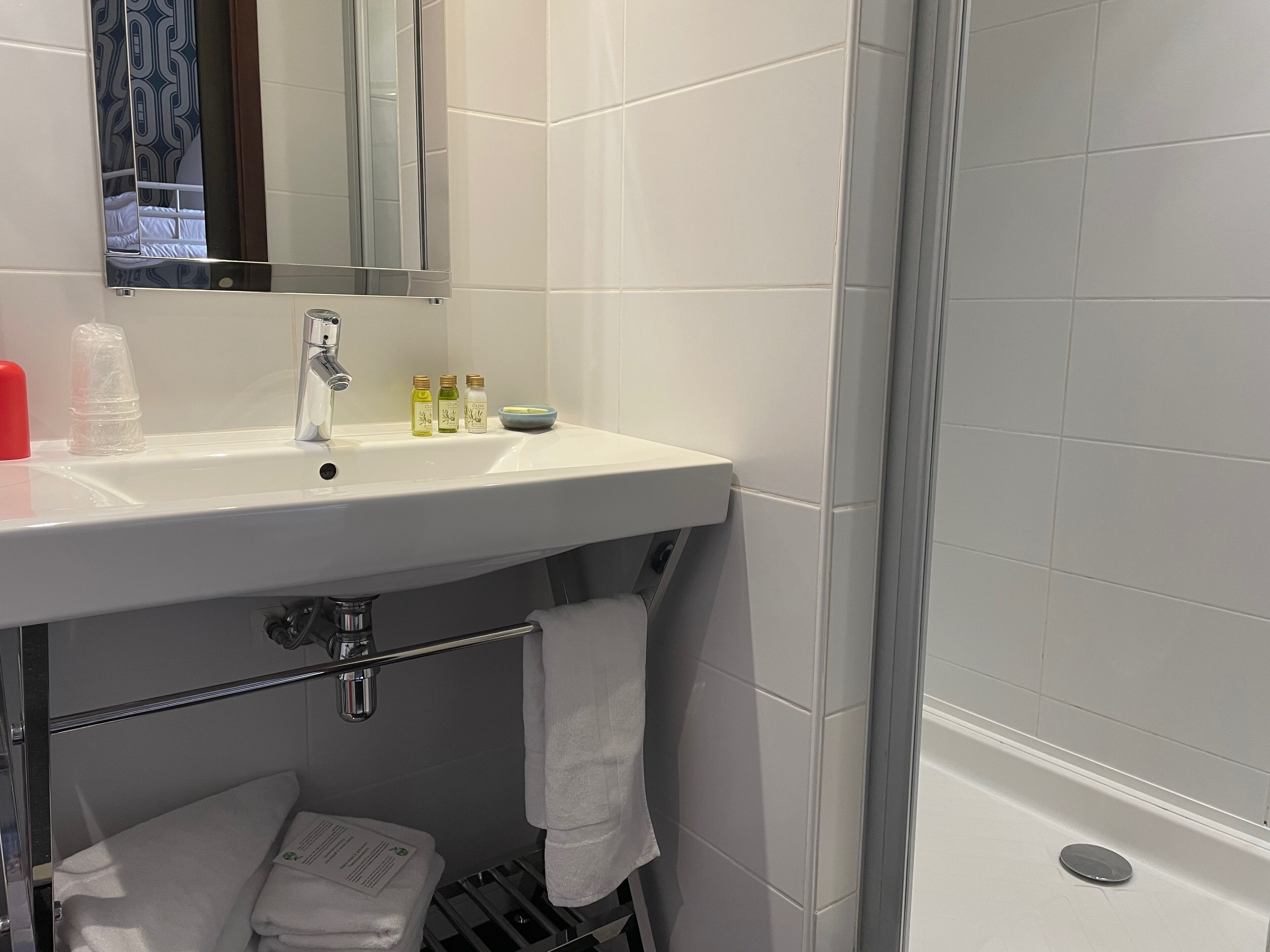 family suite | bathroom | shower, free toiletries, hair dryer, towels