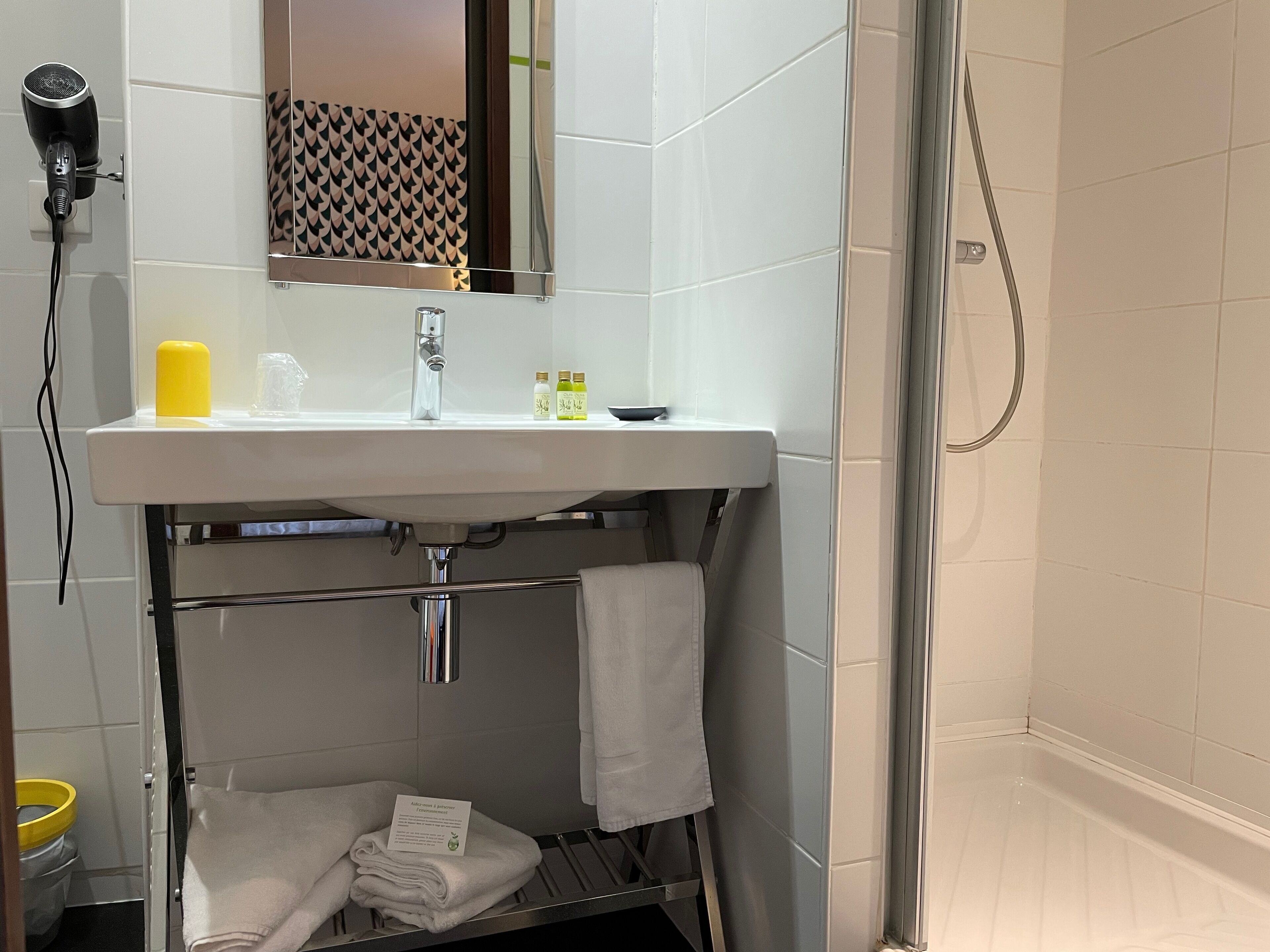 comfort double room | bathroom | shower, free toiletries, hair dryer, towels