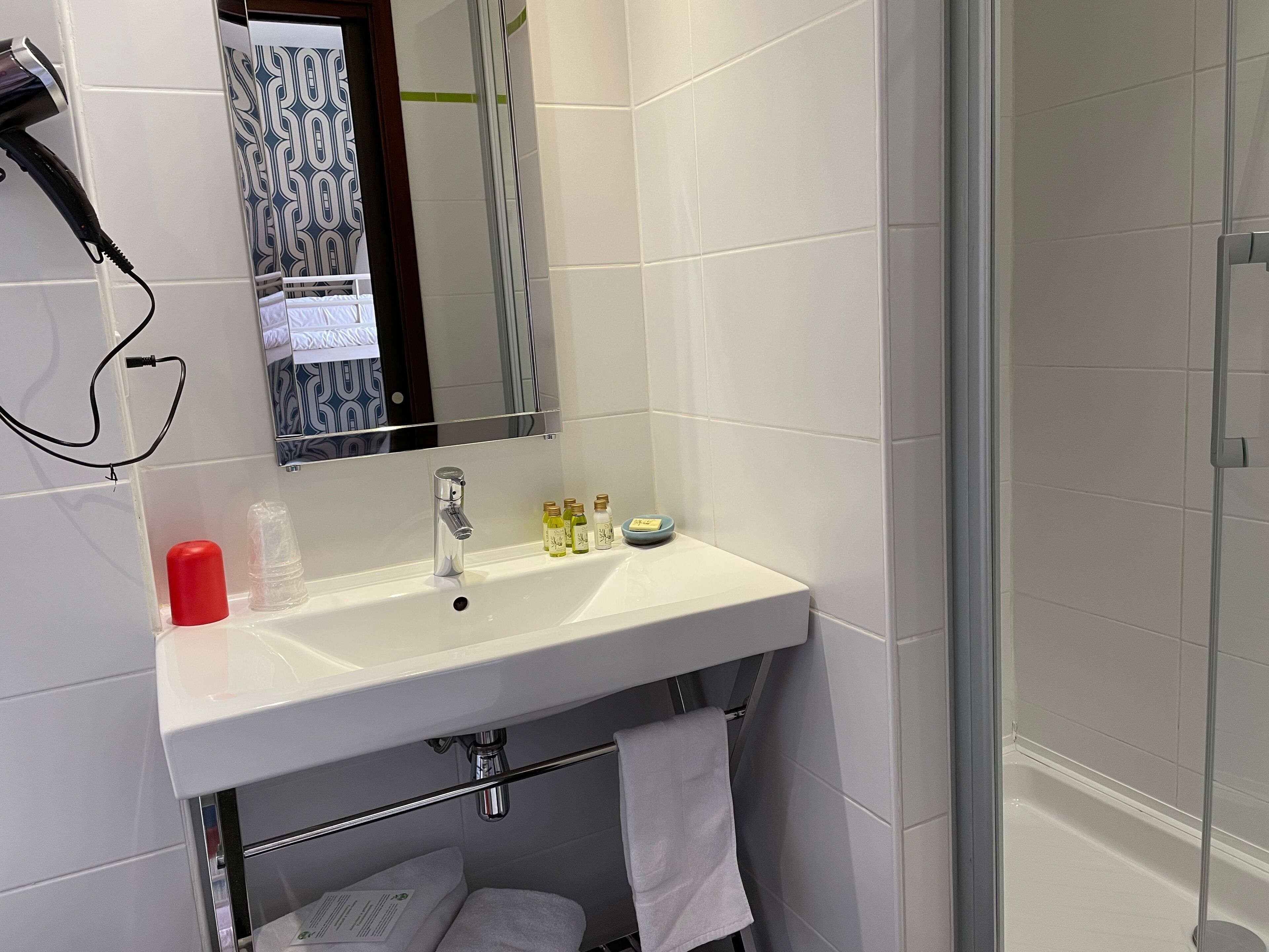 comfort double room | bathroom | shower, free toiletries, hair dryer, towels