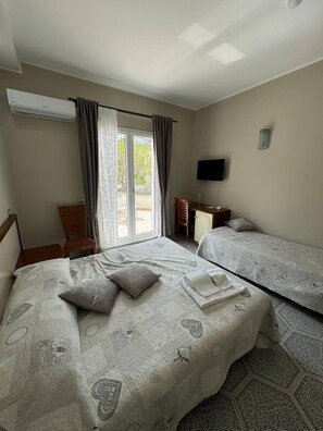 Triple Room | In-room safe, desk, soundproofing, iron/ironing board - Leon d'Oro (Corleone)
