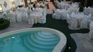 Piscina con cascata