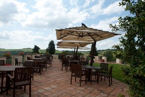 Déjeuner continental (10 EUR par personne)