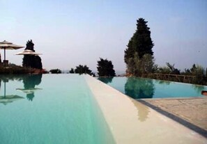 Seasonal outdoor pool, pool umbrellas, pool loungers - Villa San Filippo (Barberino Tavarnelle)