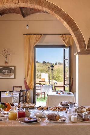 Daily continental breakfast for a fee - Villa San Filippo (Barberino Tavarnelle)