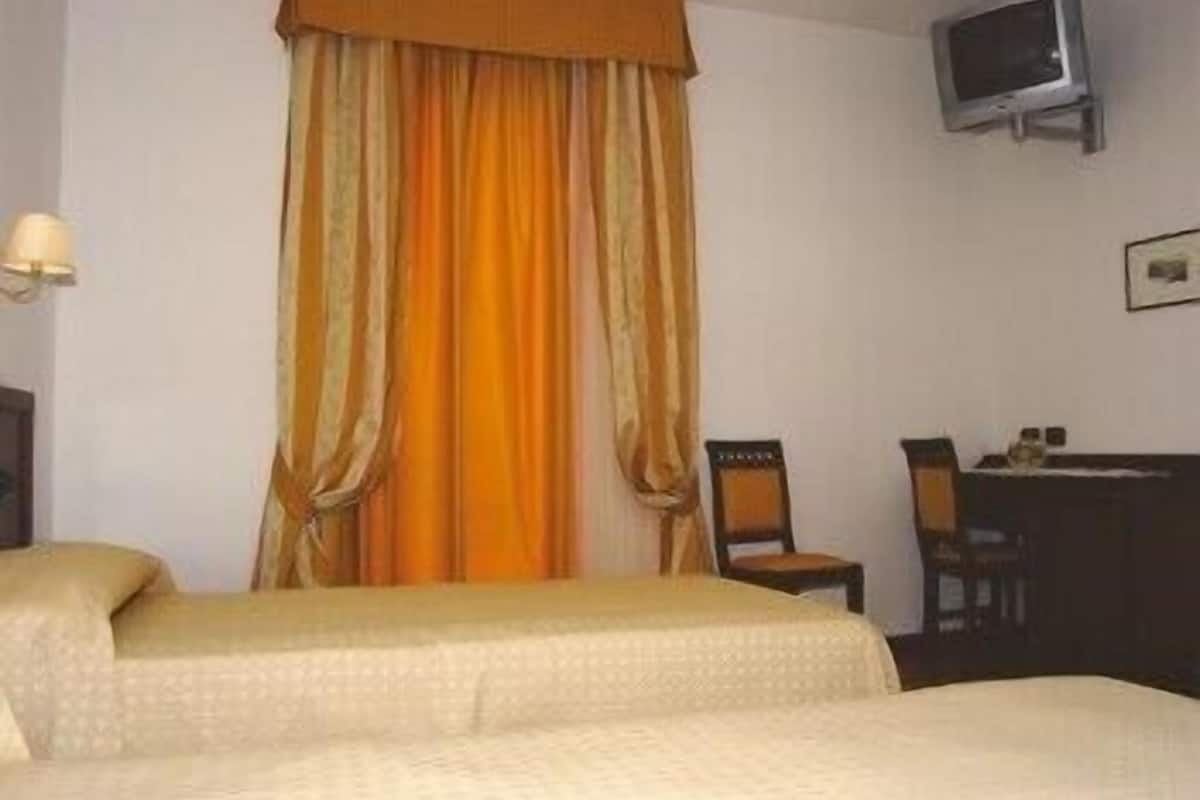 minibar, in-room safe, desk, free wifi