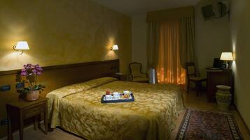 Minibar, in-room safe, desk, free WiFi