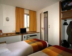 Desk, WiFi, bed sheets - Fasthotel Tarbes (Semeac)