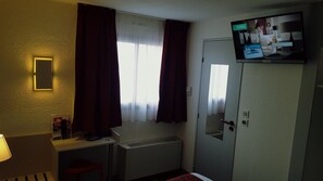 Desk, WiFi, bed sheets