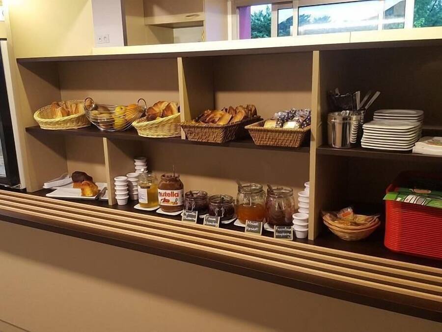 TĂ€gliches FrĂŒhstĂŒcksbuffet (7.50 EUR pro Person)