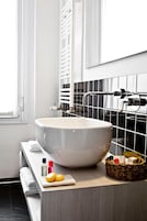 Classic Double or Twin Room | Bathroom | Shower, free toiletries, hair dryer, slippers