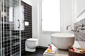 Classic Double or Twin Room | Bathroom