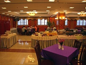 Lunch and dinner served, Chinese cuisine - Jing Du Yuan Hotel (Beijing)