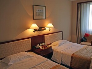 Desk, iron/ironing board, rollaway beds, free wired Internet - Jing Du Yuan Hotel (Beijing)