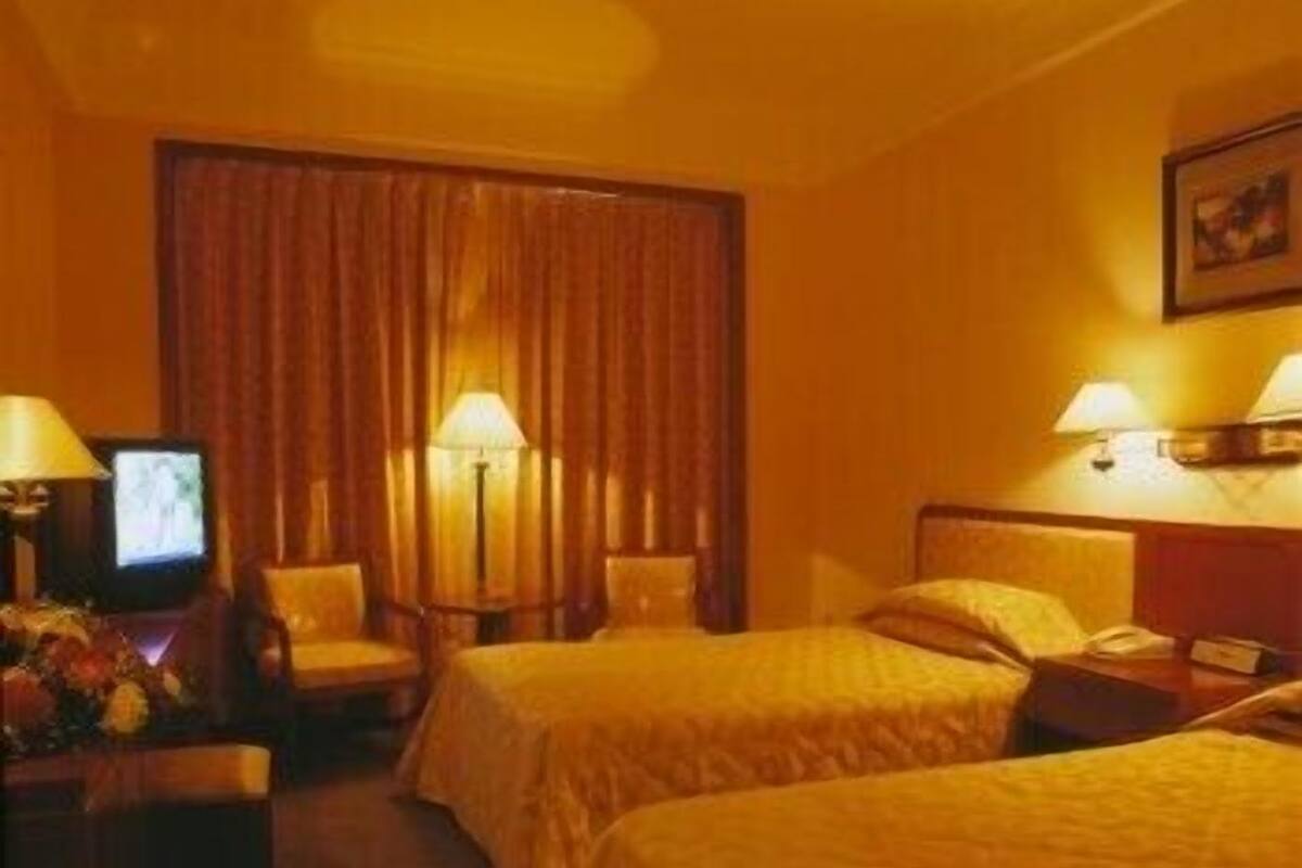 Standard Twin Room | Desk, iron/ironing board (on request), rollaway beds (surcharge)