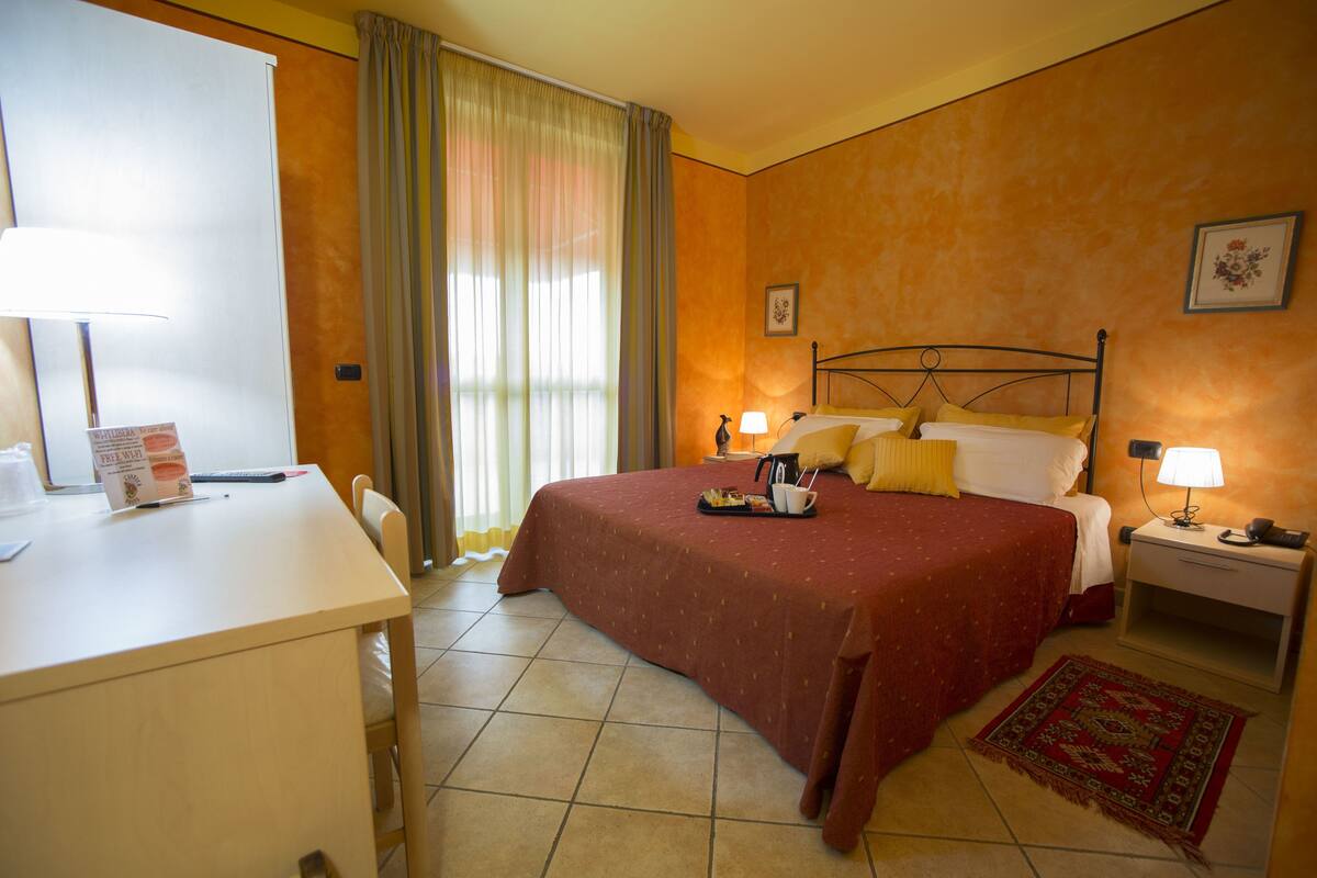 Double Room | Premium bedding, Select Comfort beds, minibar, in-room safe