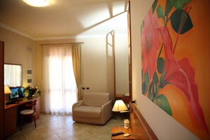 In-room safe, desk, free cribs/infant beds, free WiFi - Residence La Giara (Lipari)