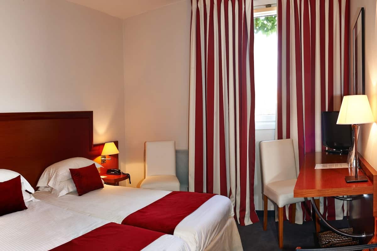 Premium bedding, in-room safe, desk, soundproofing