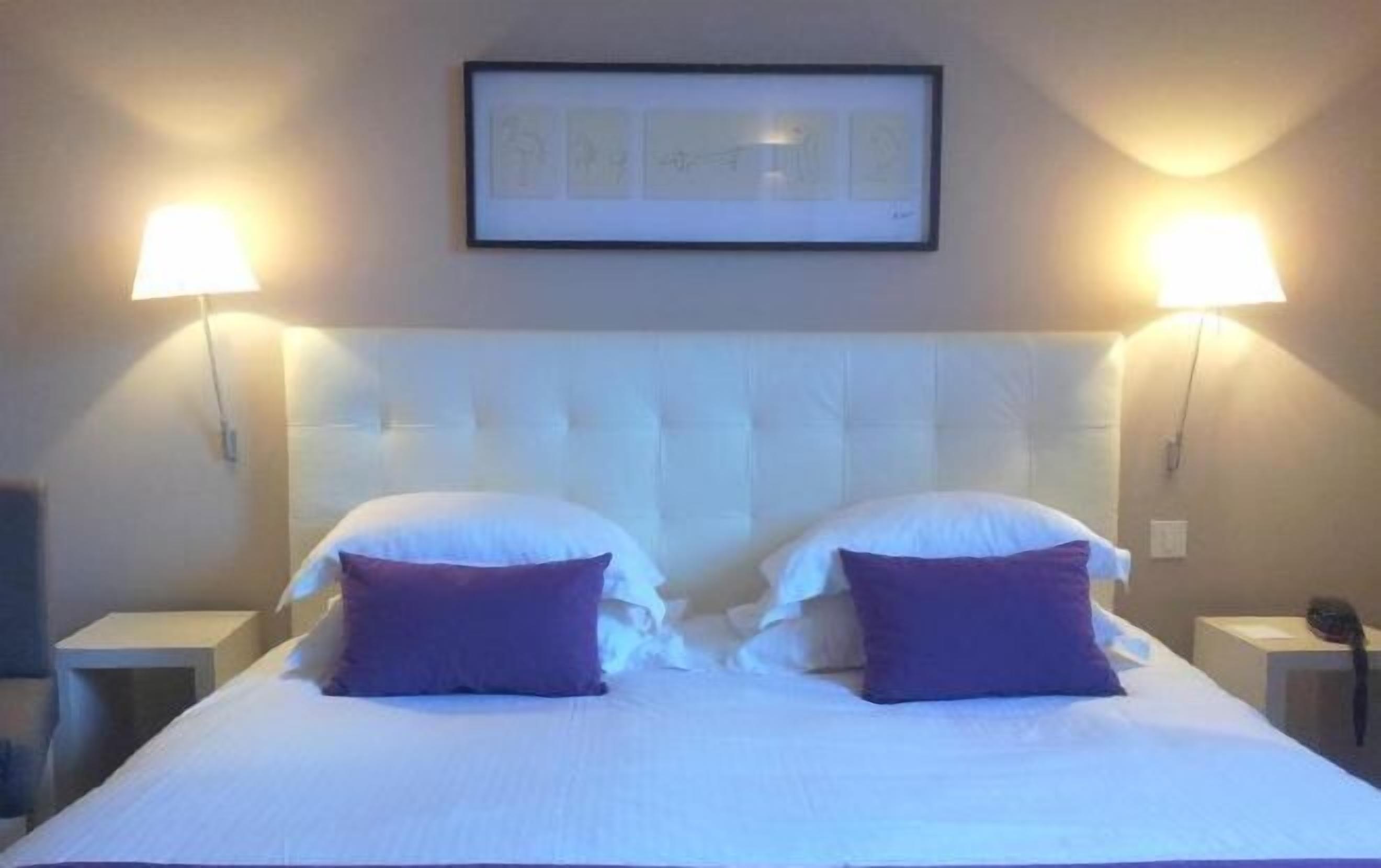 Premium bedding, desk, soundproofing, free cots/infant beds