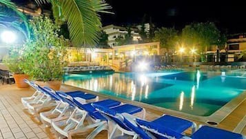 2 piscinas al aire libre