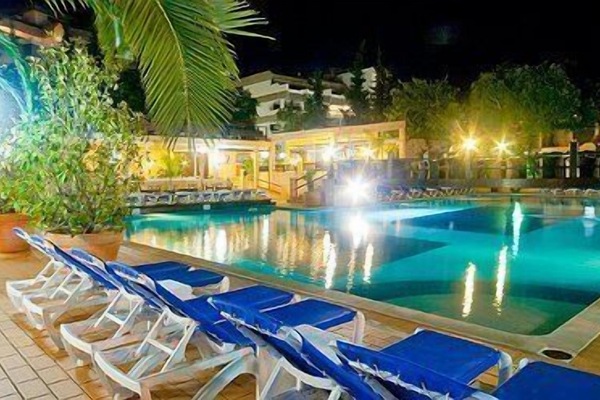 2 outdoor pools