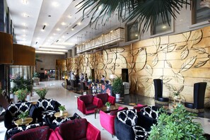 Lobby sitting area - Free Comfort Holiday Hotel (Beijing)