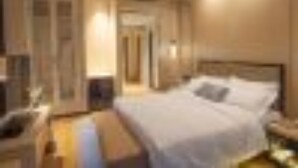 Desk, blackout drapes, rollaway beds (surcharge), WiFi (free) - Free Comfort Holiday Hotel (Beijing)