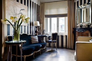 Reception - Casa Montani (Rome)