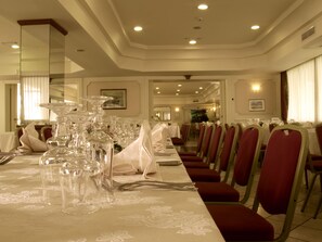 Breakfast, lunch, dinner served; Mediterranean cuisine, alfresco dining