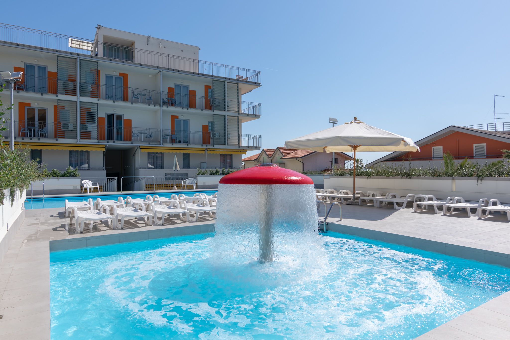 Utendørsbasseng