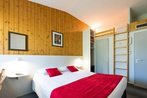 Desk, soundproofing, iron/ironing board, free WiFi - Fasthôtel Thônes (Thones)