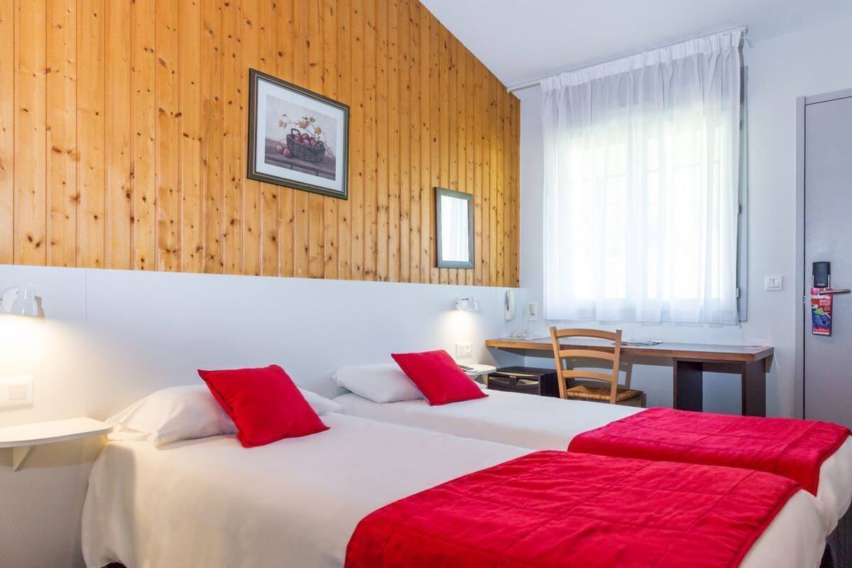 standard room, 1 single bed | 1 bedroom, desk, soundproofing, iron/ironing board