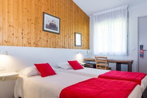 Bureau, chambres insonorisées, fer et planche à repasser, Wi-Fi gratuit