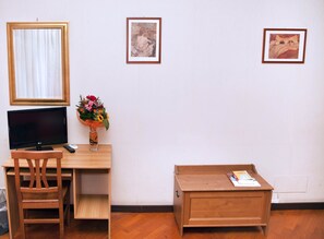 Luksussuite, eget bad | Sengetøy av topp kvalitet, skrivebord og barnesenger (inkludert)